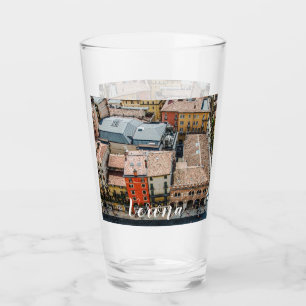 Aussicht von oben auf die bunten Fassaden der Gebä Glas