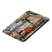 Aussicht von oben auf die bunten Fassaden der Gebä Magnet (Linke Seite)