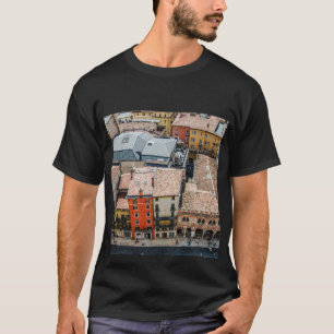 Aussicht von oben auf die bunten Fassaden der Gebä T-Shirt