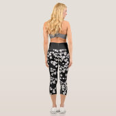 Aussie Black and White Daisies Capri Leggings (Rückseite)