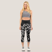Aussie Black and White Daisies Capri Leggings (Vorderseite)