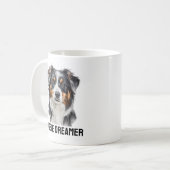 Aussie Dreamer Tasse - Whimsical Australian Shephe (Vorderseite Links)