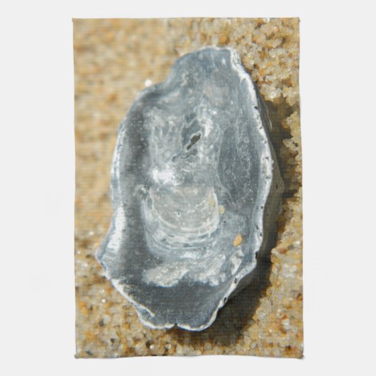 Austern-Muschel im Sand Geschirrtuch (Vertikal)
