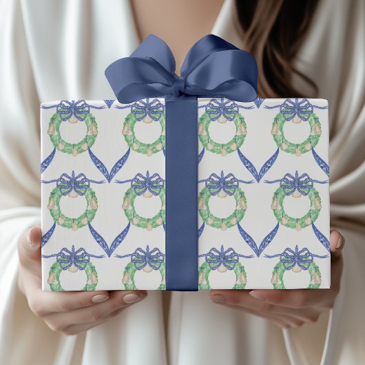 Austerne Weihnachtskränze im Wasserfarbene Küstens Geschenkpapier