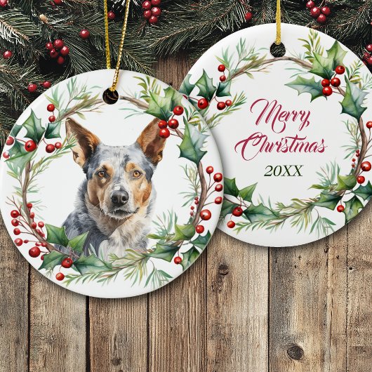 Australian Cattle Dog in Holly Twig Wreath Keramik Ornament