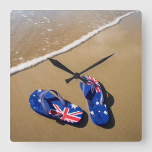 Australian Flag Thongs On Beach South Wales Quadratische Wanduhr