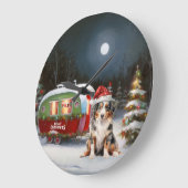 Australian Shepherd Caravan Christmas Adventure Große Wanduhr (Winkel)