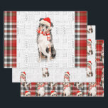 Australian Shepherd Christmas Dog und Kariert Geschenkpapier Set<br><div class="desc">Ein bezaubernder australischer Schäferhund ist mit seinem rot-weiß gestreiften Winterschal und seiner Weihnachtsmannmütze für die Ferienzeit bereit,  was diesen Hund zu einer echten Modeerscheinung macht. Dieser niedliche Weihnachtshund ist mit einem karierten Aufdruck in saisonalen Rot-Grün-Tönen auf diesem Set der Geschenkpackung für den Hundeliebhaber gepaart.</div>