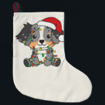 Australian Shepherd Christmas Winter Animals Großer Weihnachtsstrumpf<br><div class="desc">Der Australische Schäferhund zu Weihnachten mit Feenlicht. Hübsche Tiere mit Geschenken und Schnee für den Urlaub. Ein süßes Weihnachtsgrüßen. Hunde sind niedliche Tiere und perfekt zu Weihnachten.</div>