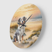 Australian Shepherd in a Beach Cove Große Wanduhr (Winkel)