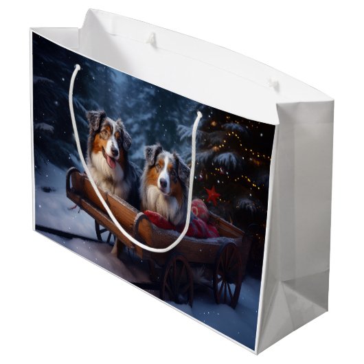 Australian Shepherd Snowy Sleigh Weihnachtsdekor Große Geschenktüte (Rückseite Schrägansicht)