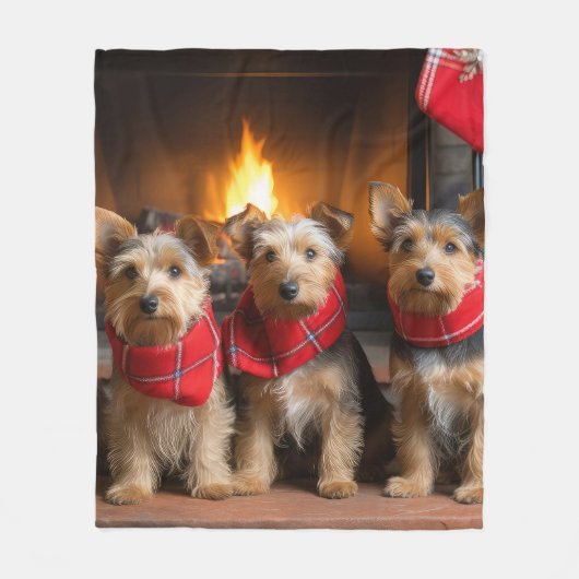 Australian Terrier by Fireplace Christmas Fleecedecke (Vorderseite)