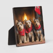 Australian Terrier by Fireplace Christmas Fotoplatte (Vorderseite)
