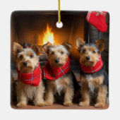 Australian Terrier by Fireplace Christmas Keramikornament (Rückseite)