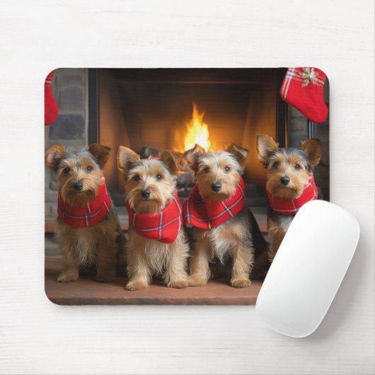Australian Terrier by Fireplace Christmas Mousepad (Mit Mouse)