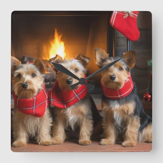 Australian Terrier by Fireplace Christmas Quadratische Wanduhr (Vorderseite)