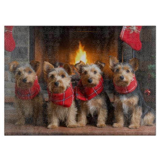 Australian Terrier by Fireplace Christmas Schneidebrett (Vorderseite)