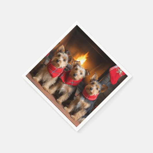 Australian Terrier by Fireplace Christmas Serviette (Ecke)