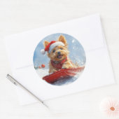 Australian Terrier in Sledge Let it Snow Christmas Runder Aufkleber (Umschlag)