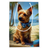 Australian Terrier On Beach Hundeliebhaber Sommerg Mittlere Geschenktüte (Vorderseite)