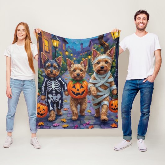 Australian Terrier Trick-or-Treating zu Halloween Fleecedecke (Beispiel)
