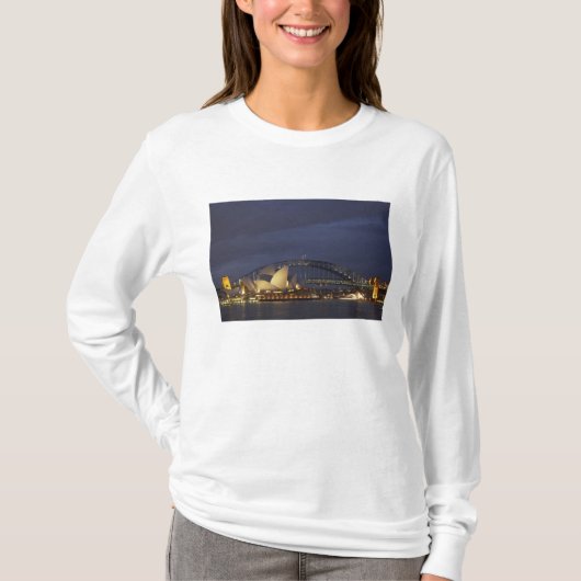 Australien, New South Wales, Sydney, Sydney Opera T-Shirt (Vorderseite)