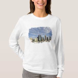 Australien, Queensland, Brisbane, Wolkenkratzer un T-Shirt