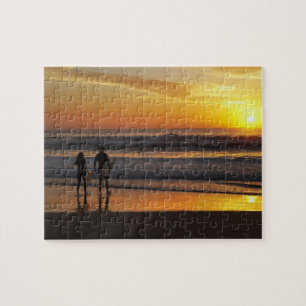 Australien, Queensland, Gold Coast, Surfer bei Puzzle