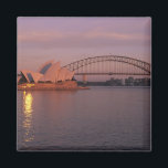 Australien, Sydney, das Opernhaus von Sydney Magnet<br><div class="desc">Australien,  Sydney,  Sydney Opera House (Baujahr 1973) und Harbour Bridge (Baujahr 1932) � John & Lisa Merrill / DanitaDelimont.com</div>
