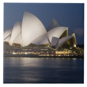 Australien, Sydney. Opernhaus bei Nacht an Fliese