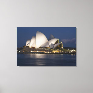 Australien, Sydney. Opernhaus bei Nacht an Leinwanddruck