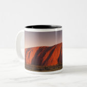 Australien, Uluru Nationalpark. Uluru oder Zweifarbige Tasse (Vorderseite Links)