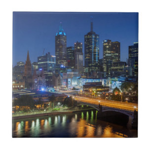 Australien, Victoria, Melbourne, Skyline mit Fliese