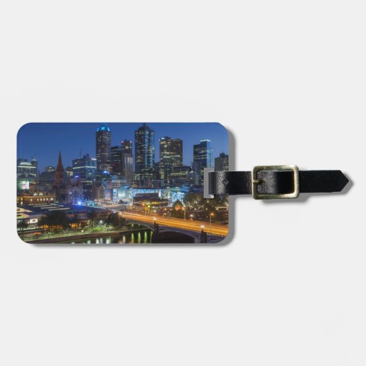 Australien, Victoria, Melbourne, Skyline mit Gepäckanhänger (Vorderseite horizontal)