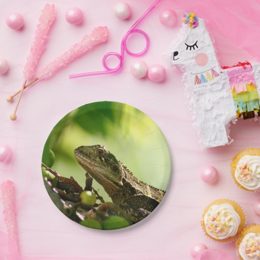 Australische Eidechse, die zwischen Blätter, 7" Pappteller (Party)