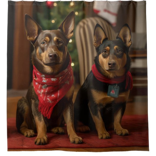 Australische Kelpie am Feuerplatz Weihnachten Duschvorhang (Vorderseite)