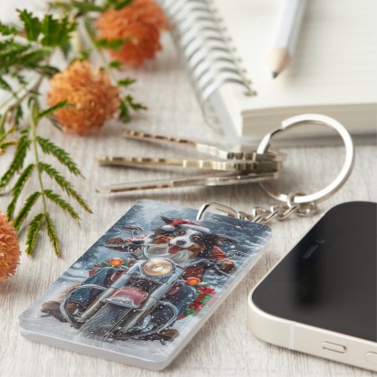 Australische Shepherd Riding Motorrad Weihnachten Schlüsselanhänger (Vorderseite rechts)