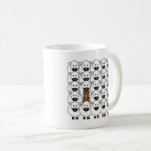Australischer Kelpie in den Schafen Kaffeetasse (VorderseiteRechts)
