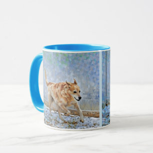Australischer Rinderhund, der in der schneesichere Tasse