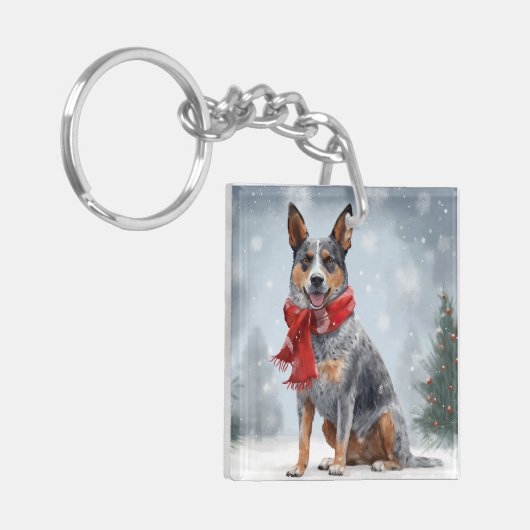Australischer Rinderhund im Schnee Weihnachten Schlüsselanhänger (Vorderseite links)