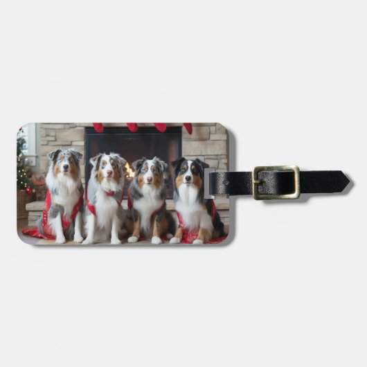 Australischer Schäferhund am Feuerplatz Weihnachte Gepäckanhänger (Vorderseite horizontal)