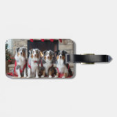 Australischer Schäferhund am Feuerplatz Weihnachte Gepäckanhänger (Rückseite horizontal)