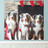 Australischer Schäferhund am Feuerplatz Weihnachte Leinwanddruck (Insitu (Holzboden))
