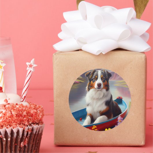 Australischer Schäferhund auf Paddle: Ein Landscha Runder Aufkleber (Party)