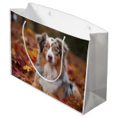 Australischer Schäferhund im Herbstfall Inspiriert Große Geschenktüte (Rückseite Schrägansicht)