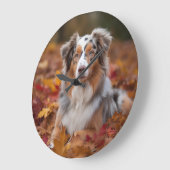 Australischer Schäferhund im Herbstfall Inspiriert Große Wanduhr (Winkel)