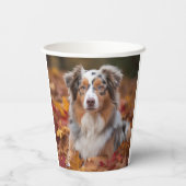 Australischer Schäferhund im Herbstfall Inspiriert Pappbecher (Rückseite)