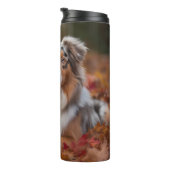 Australischer Schäferhund im Herbstfall Inspiriert Thermosbecher (Nach rechts gedreht)