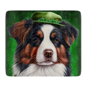 Australischer Schäferhund in St. Patrick's Day-Kle Schneidebrett