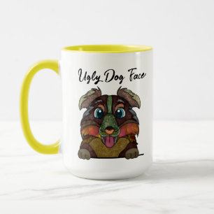 Australischer Schäferhund mit hässlicher Tasse
